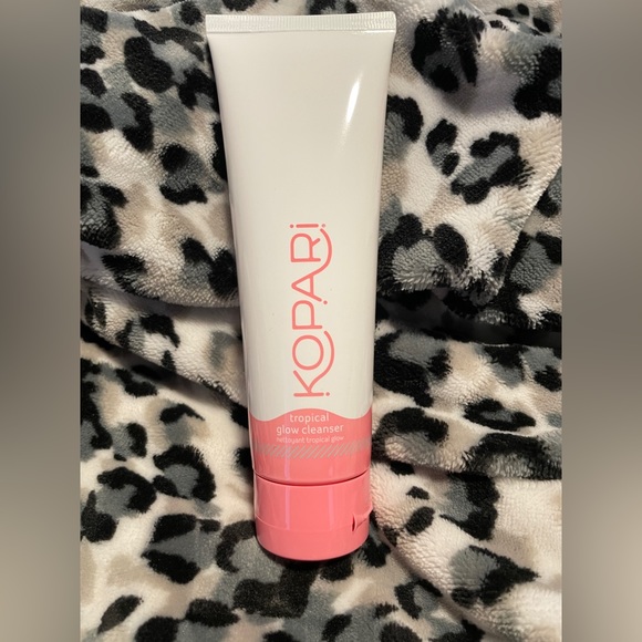 NIB KOPARI TROPICAL FACE CLEANSER & COCONUT FACE CREAM - Picture 4 of 12